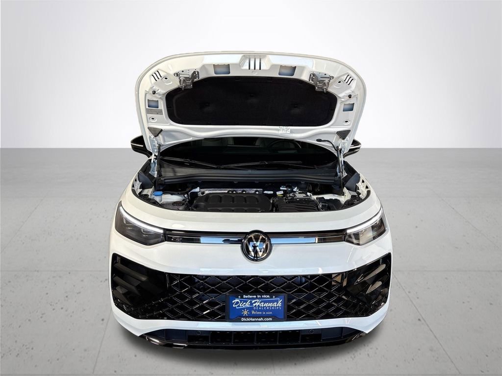 New 2025 Volkswagen Tiguan SE R-Line image 21