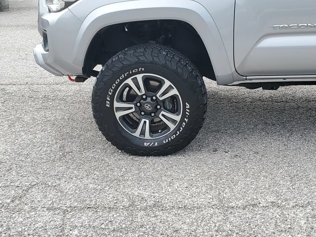 Used 2016 Toyota Tacoma TRD Sport w/ Towing Package AWD/4WD image 9