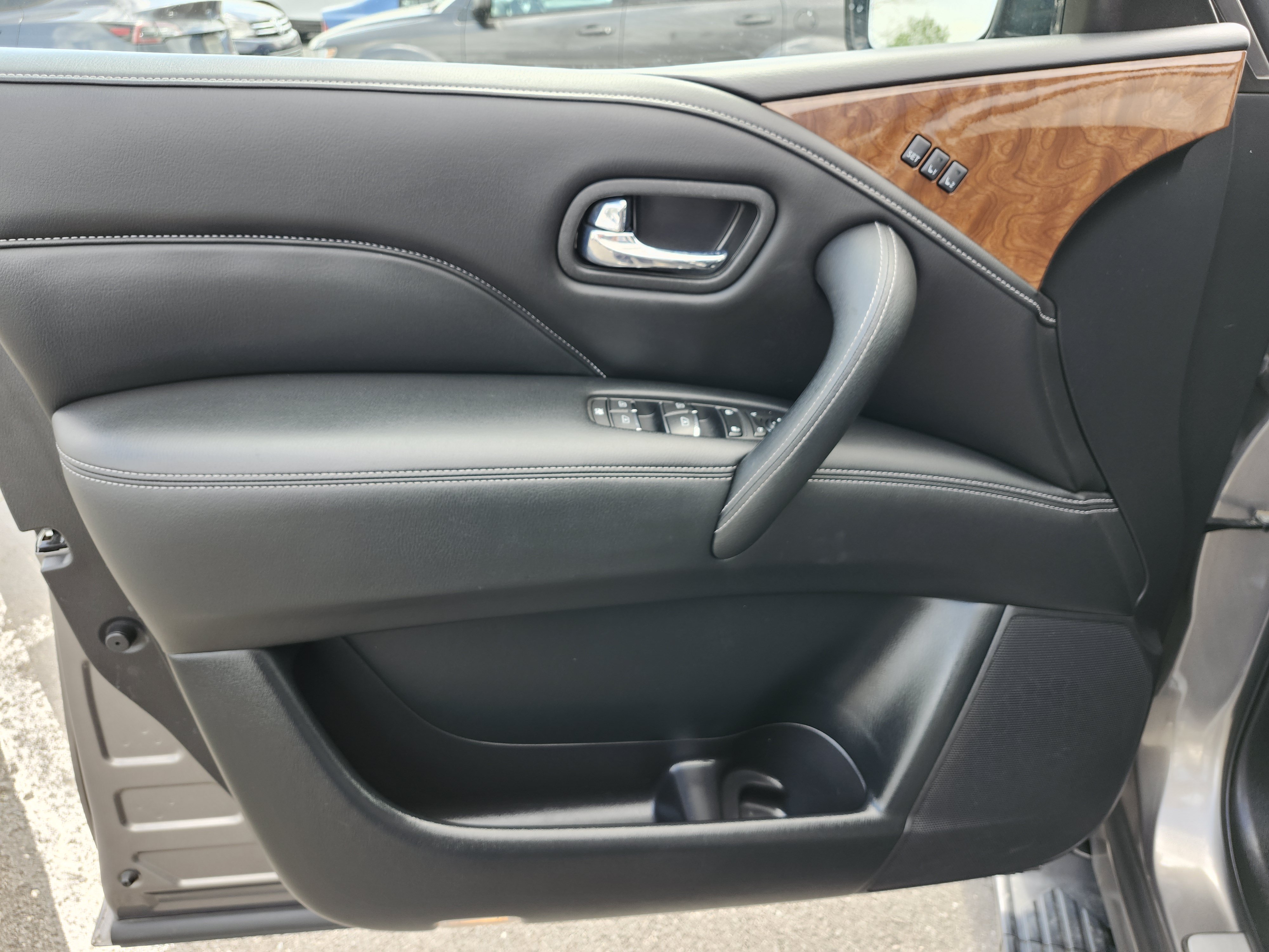 Used 2019 INFINITI QX80 Luxe w/ Proassist Package AWD/4WD image 27