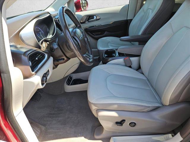 Used 2017 Chrysler Pacifica Touring-L FWD image 21