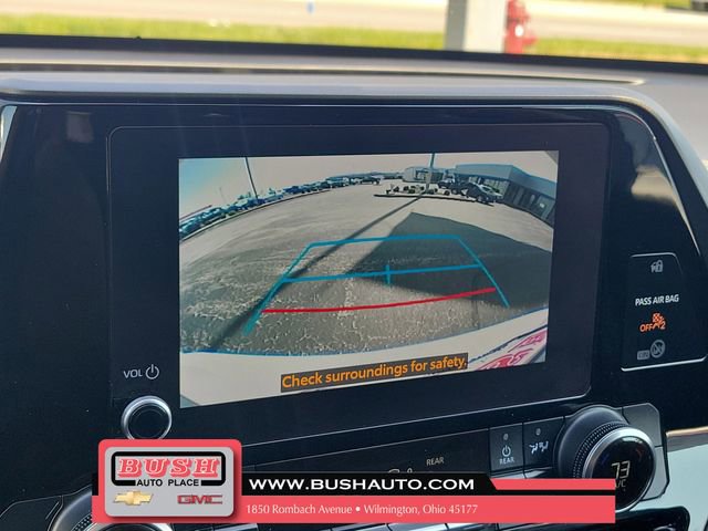 Used 2024 Toyota Highlander LE AWD/4WD image 29