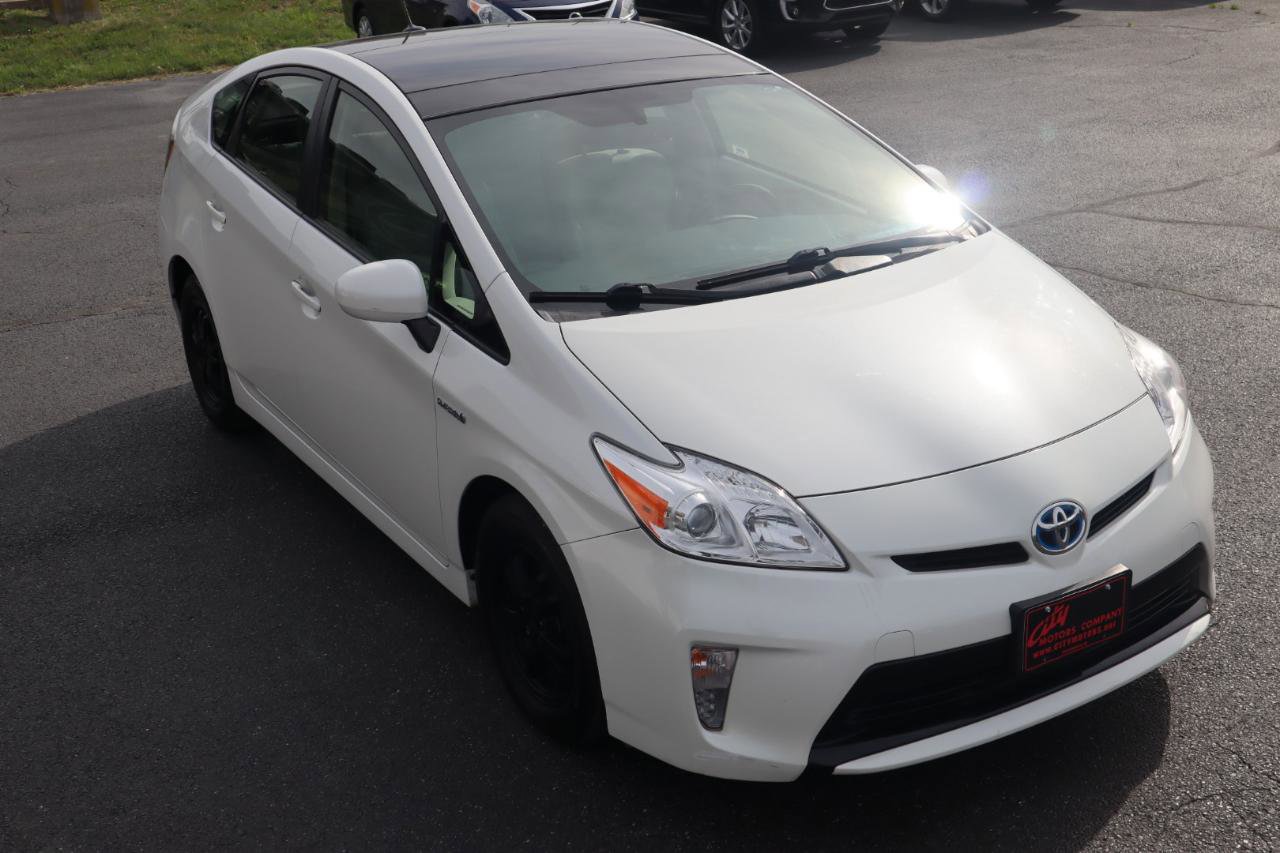 Used 2015 Toyota Prius Four w/ Deluxe Solar Roof Package image 12