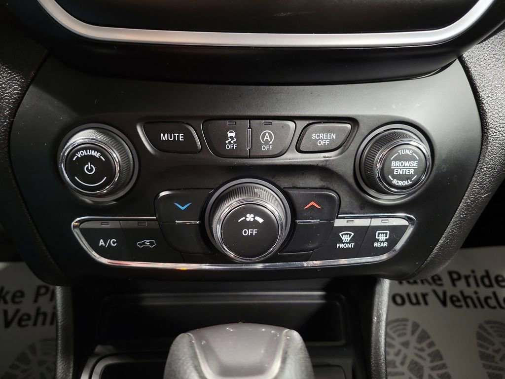 Used 2021 Jeep Cherokee Latitude image 17