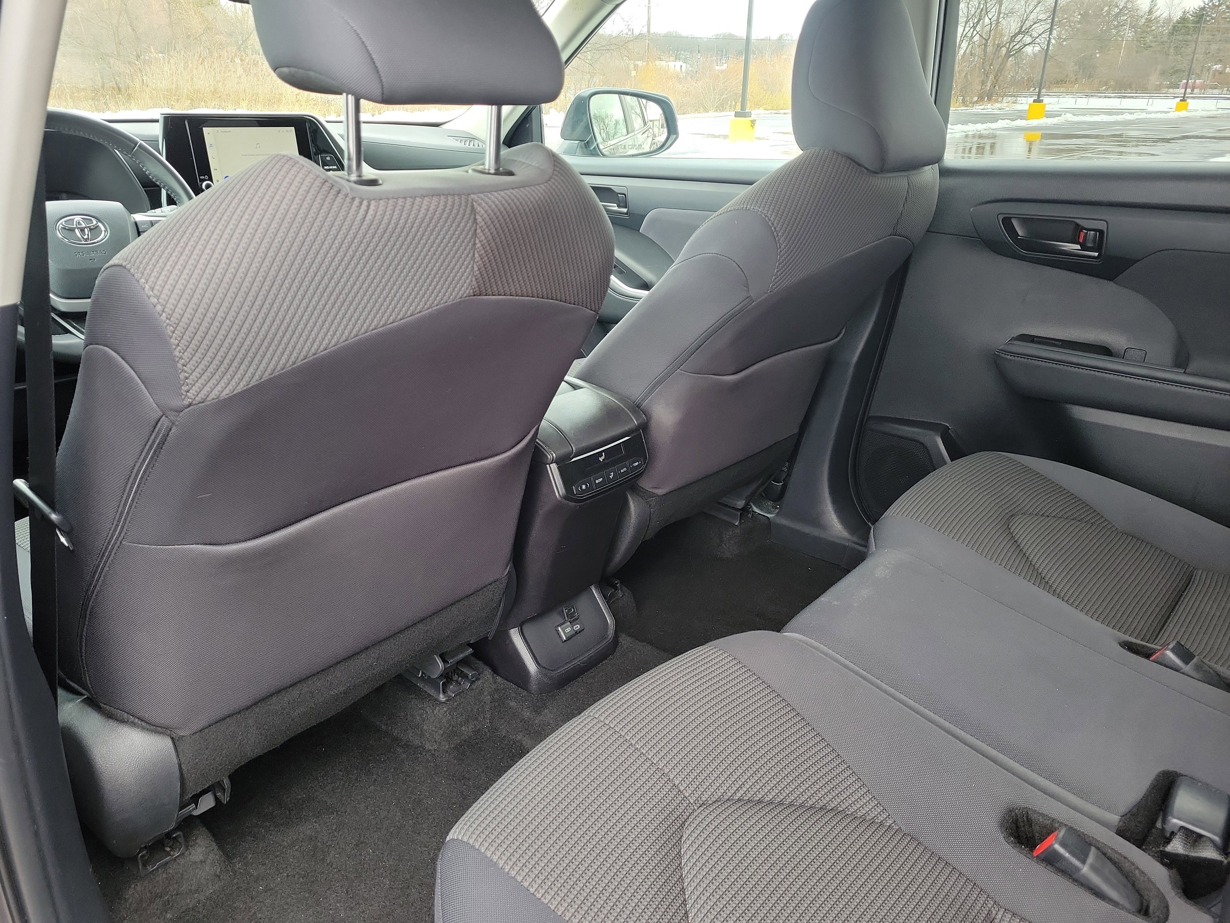 Used 2024 Toyota Highlander LE image 13