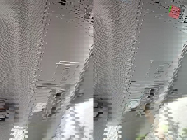 Certified 2025 Volkswagen Taos SE w/ Panoramic Sunroof Package image 25