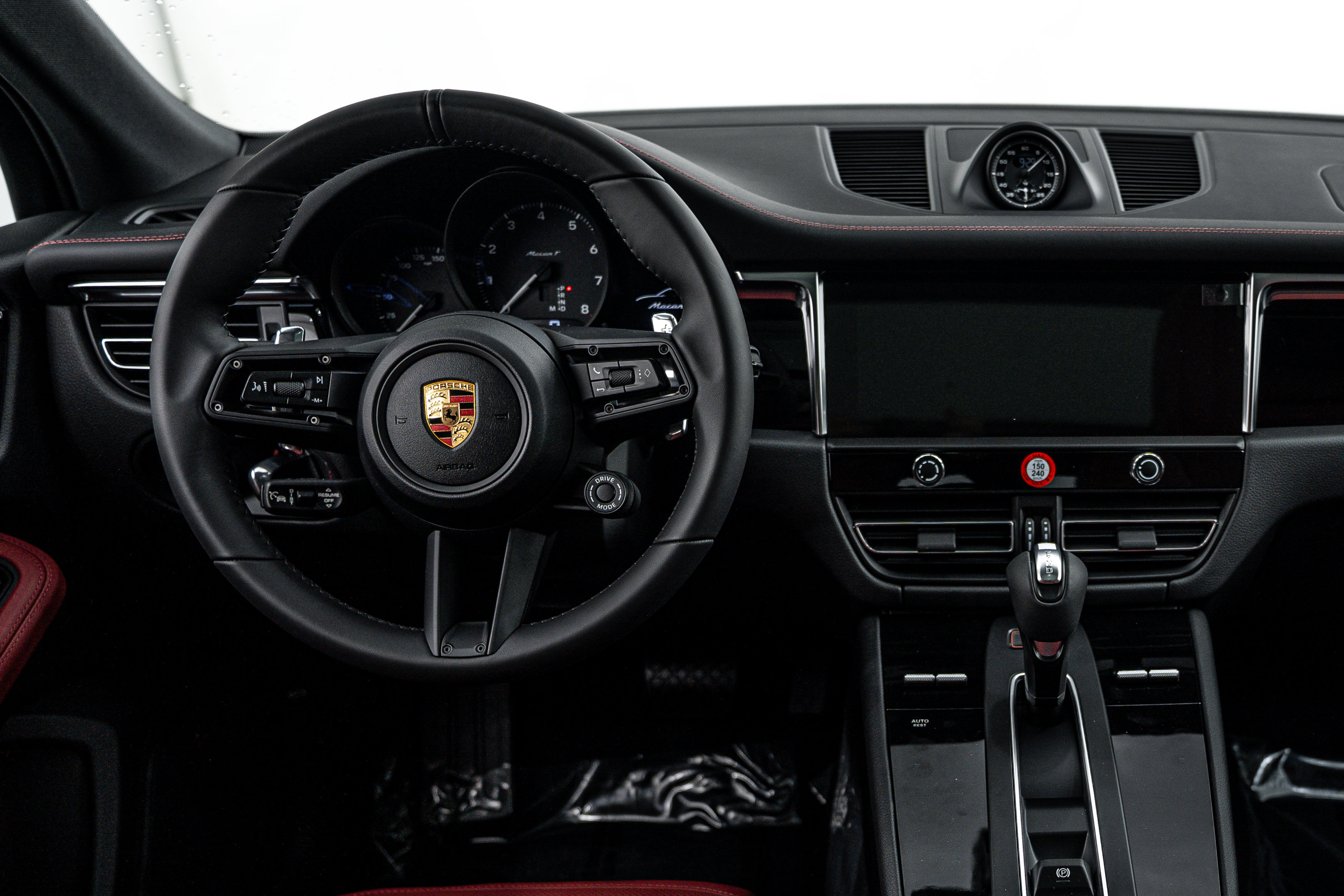 Certified 2026 Porsche Macan Turbo AWD/4WD image 24