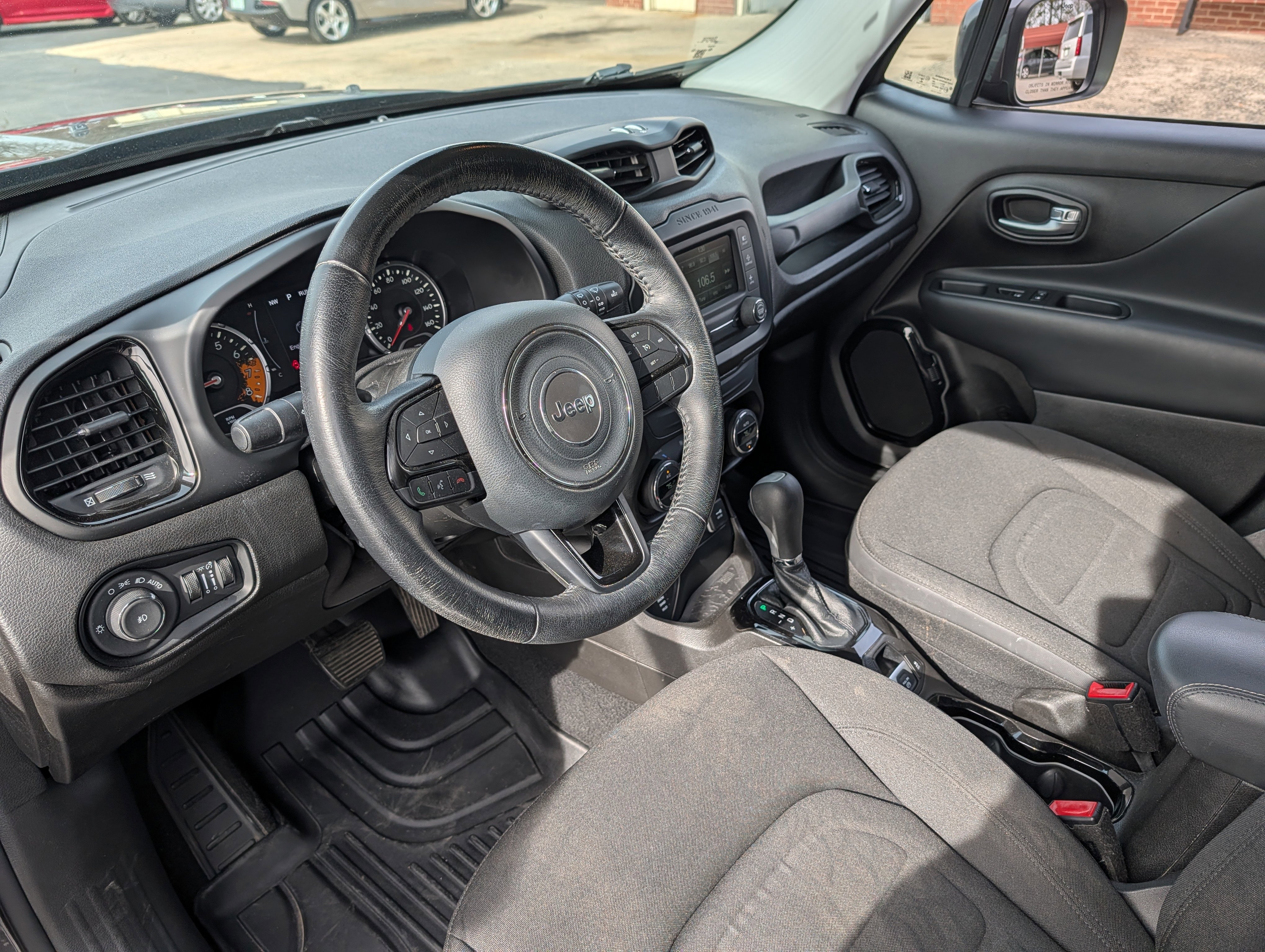 Used 2017 Jeep Renegade Altitude AWD/4WD image 11