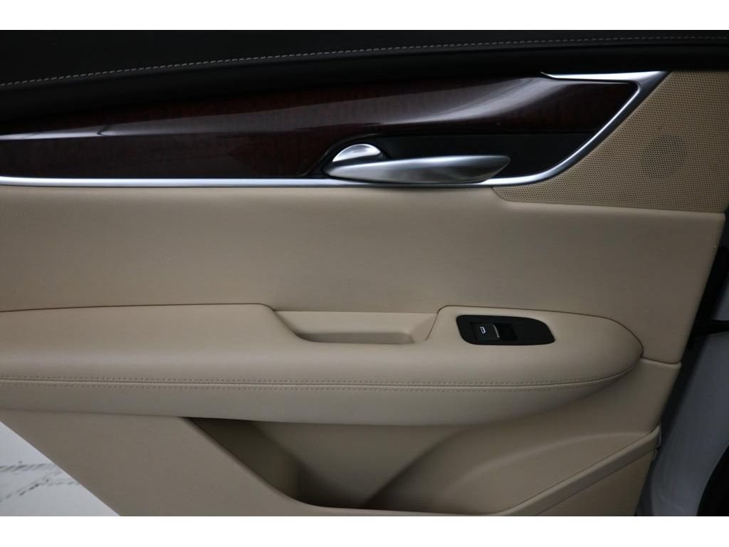 Used 2018 Cadillac XT5 Luxury w/ Driver Awareness Package AWD/4WD image 26