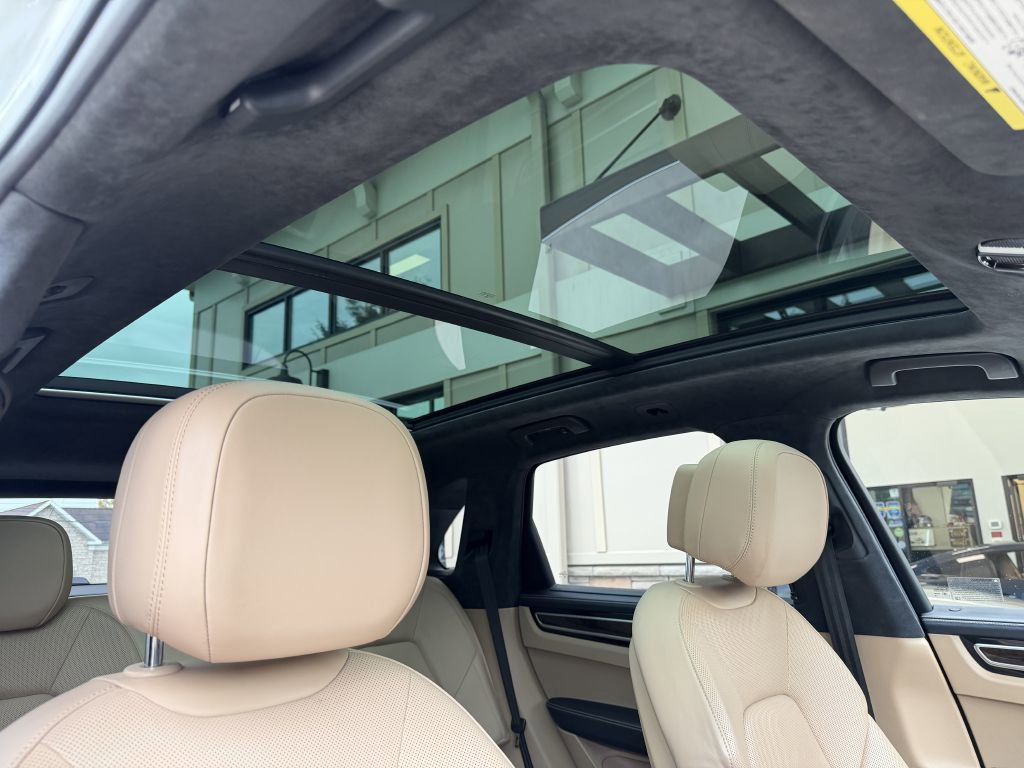 Used 2022 Porsche Cayenne Turbo w/ Premium Package Plus image 23