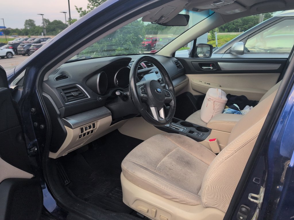 Used 2017 Subaru Outback 2.5i Premium AWD/4WD image 2
