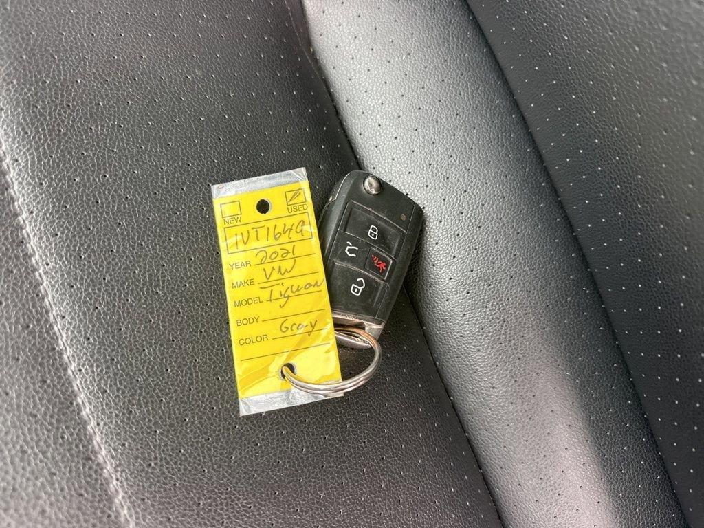 Used 2021 Volkswagen Tiguan SE image 33