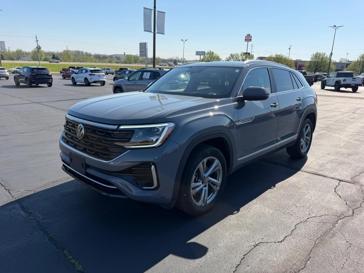 Used 2024 Volkswagen Atlas Cross Sport SEL R-Line image 8