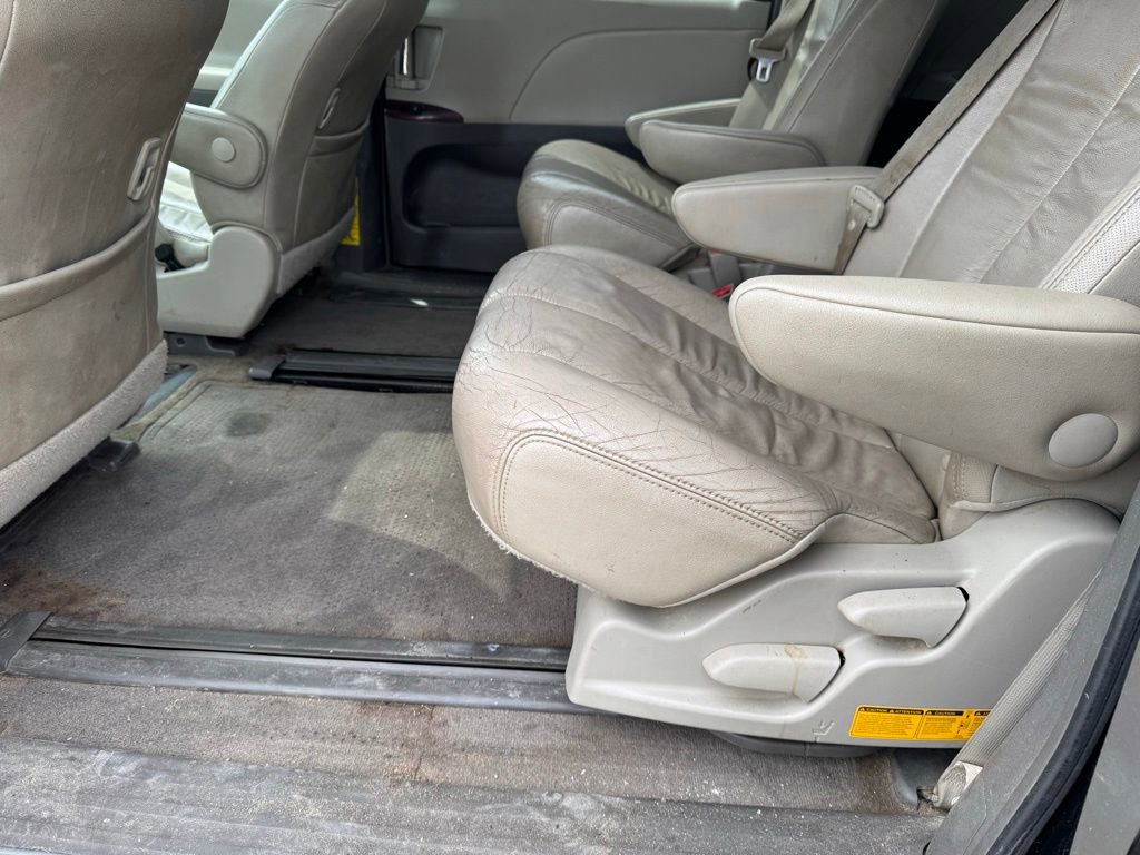 Used 2014 Toyota Sienna XLE FWD image 8
