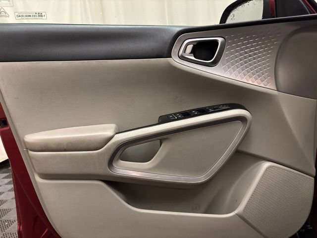 Certified 2023 Kia Soul LX w/ LX Technology Package FWD image 12