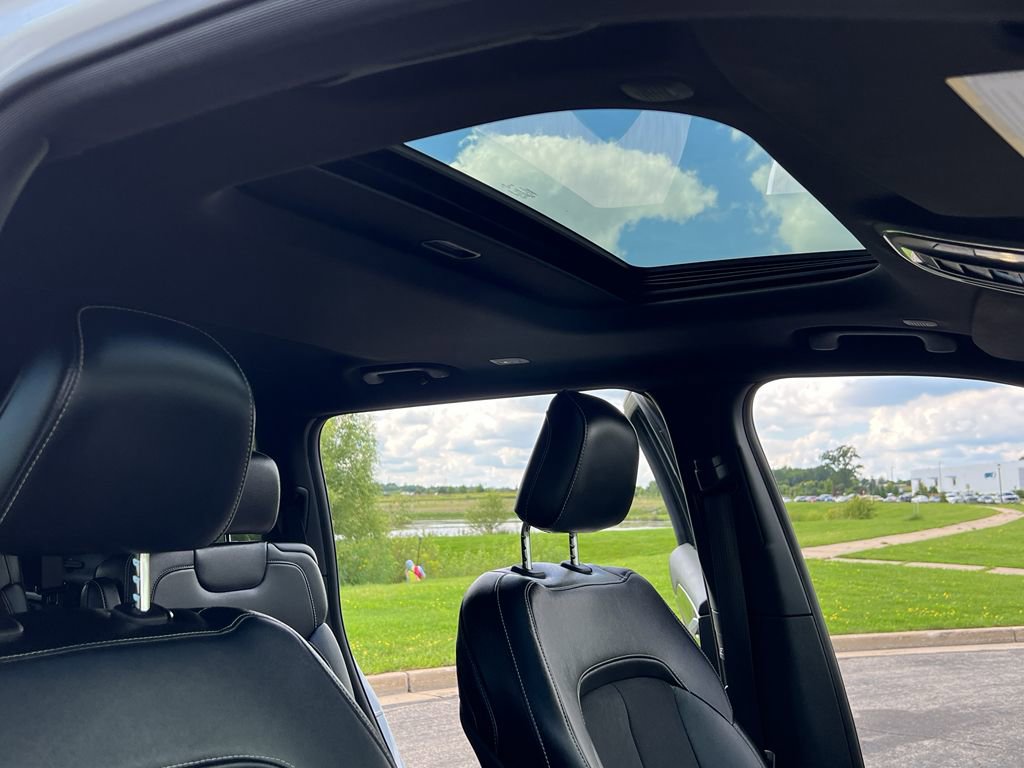 Used 2023 Jeep Grand Cherokee L Laredo image 30