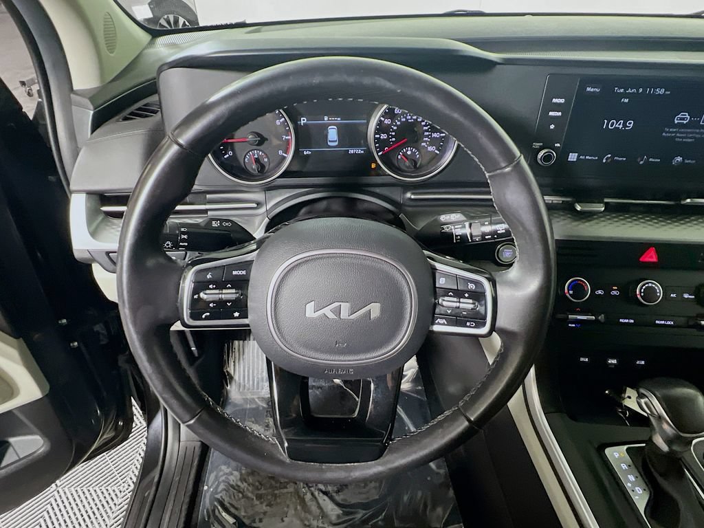 Used 2024 Kia Carnival LX FWD image 10