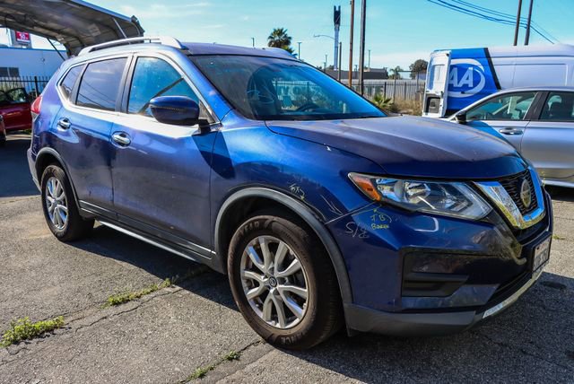 Used 2020 Nissan Rogue SV image 2