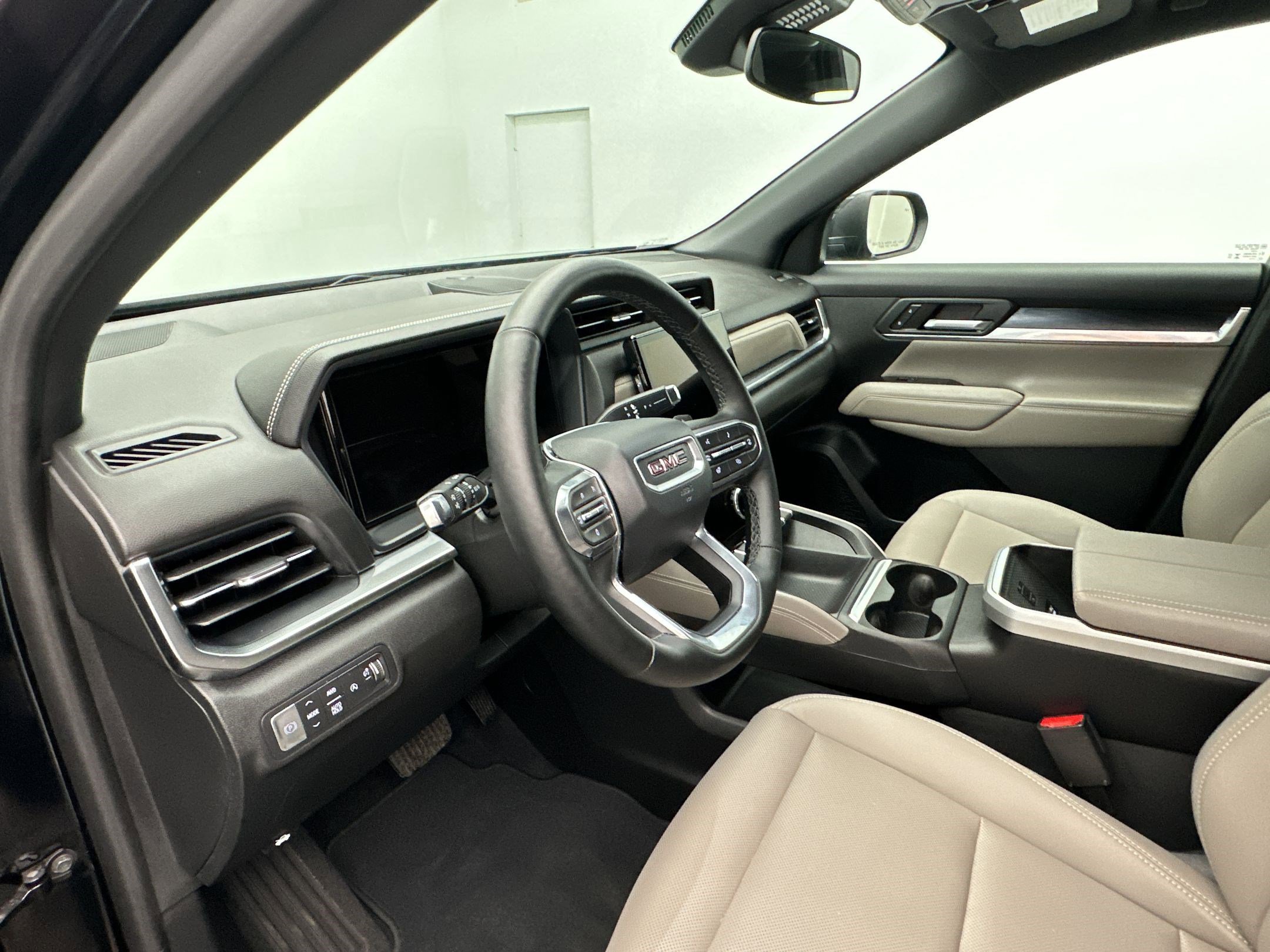 Certified 2025 GMC Terrain Elevation w/ Elevation Premium Package AWD/4WD image 4