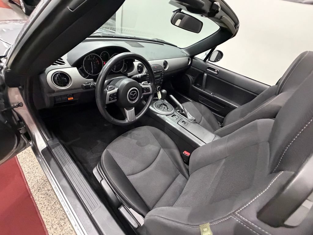 Used 2011 MAZDA MX-5 Miata Sport RWD image 29