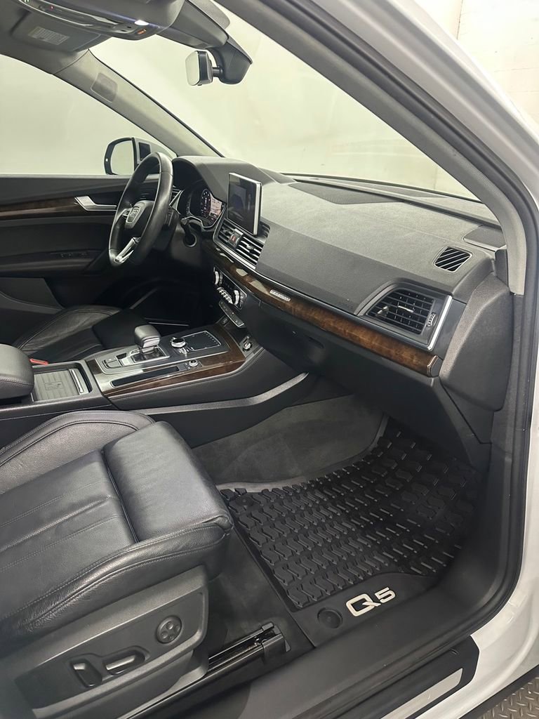 Used 2019 Audi Q5 2.0T Premium Plus w/ Premium Plus Package AWD/4WD image 37