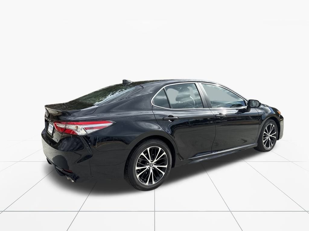 Used 2018 Toyota Camry SE image 9