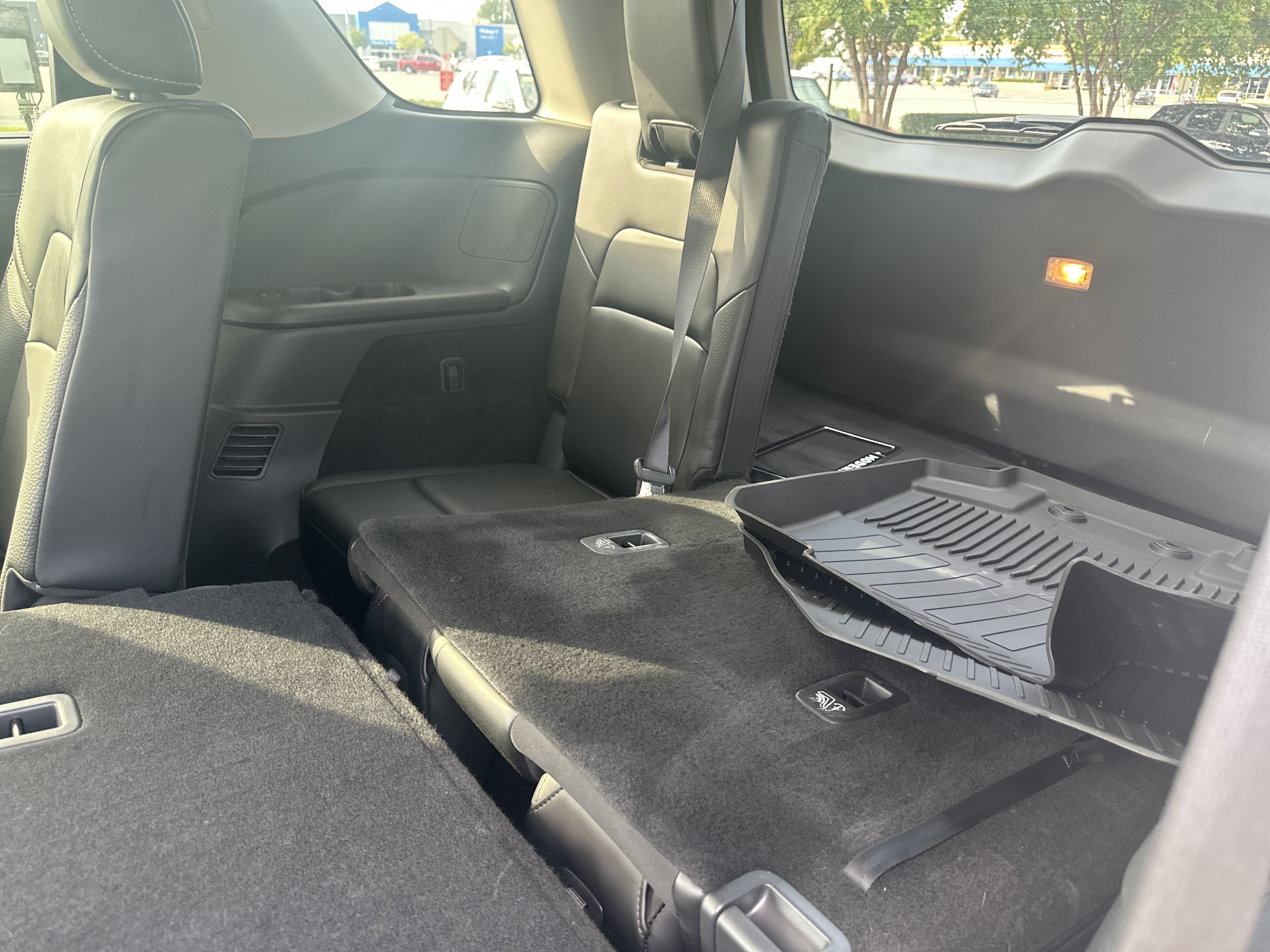 Certified 2024 Nissan Pathfinder SL w/ Black Appearance Package FWD image 17