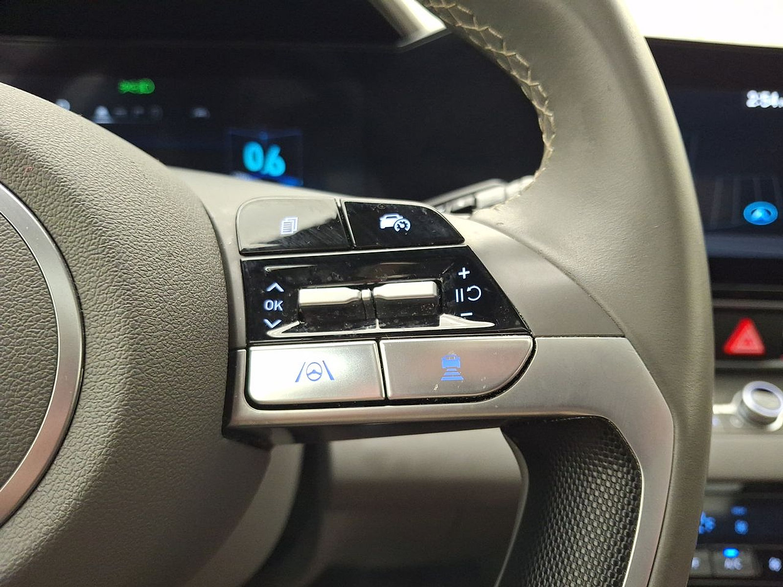 Used 2024 Hyundai Elantra SEL w/ Convenience Package FWD image 21