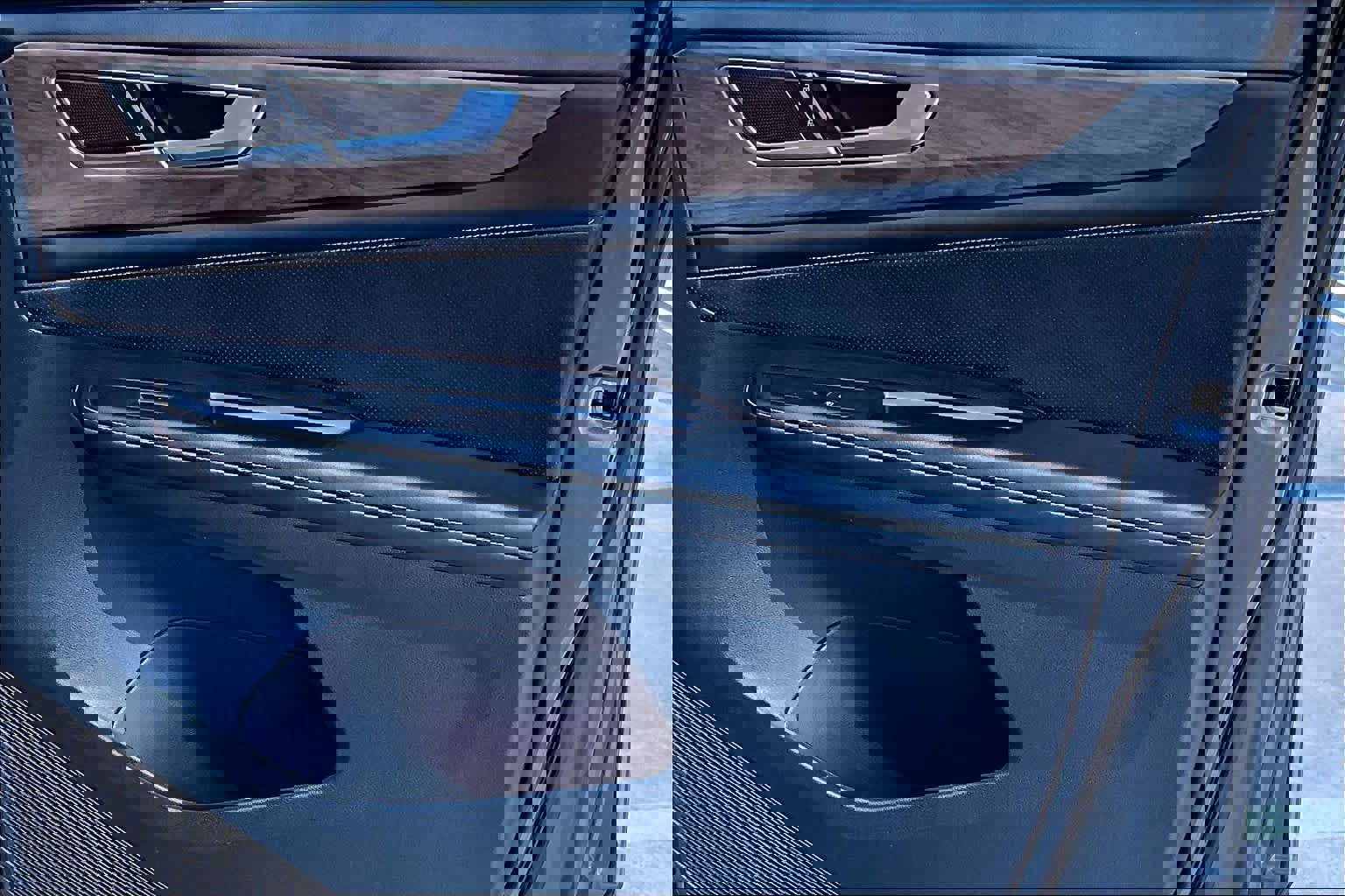 Used 2024 Volkswagen Atlas SE image 23