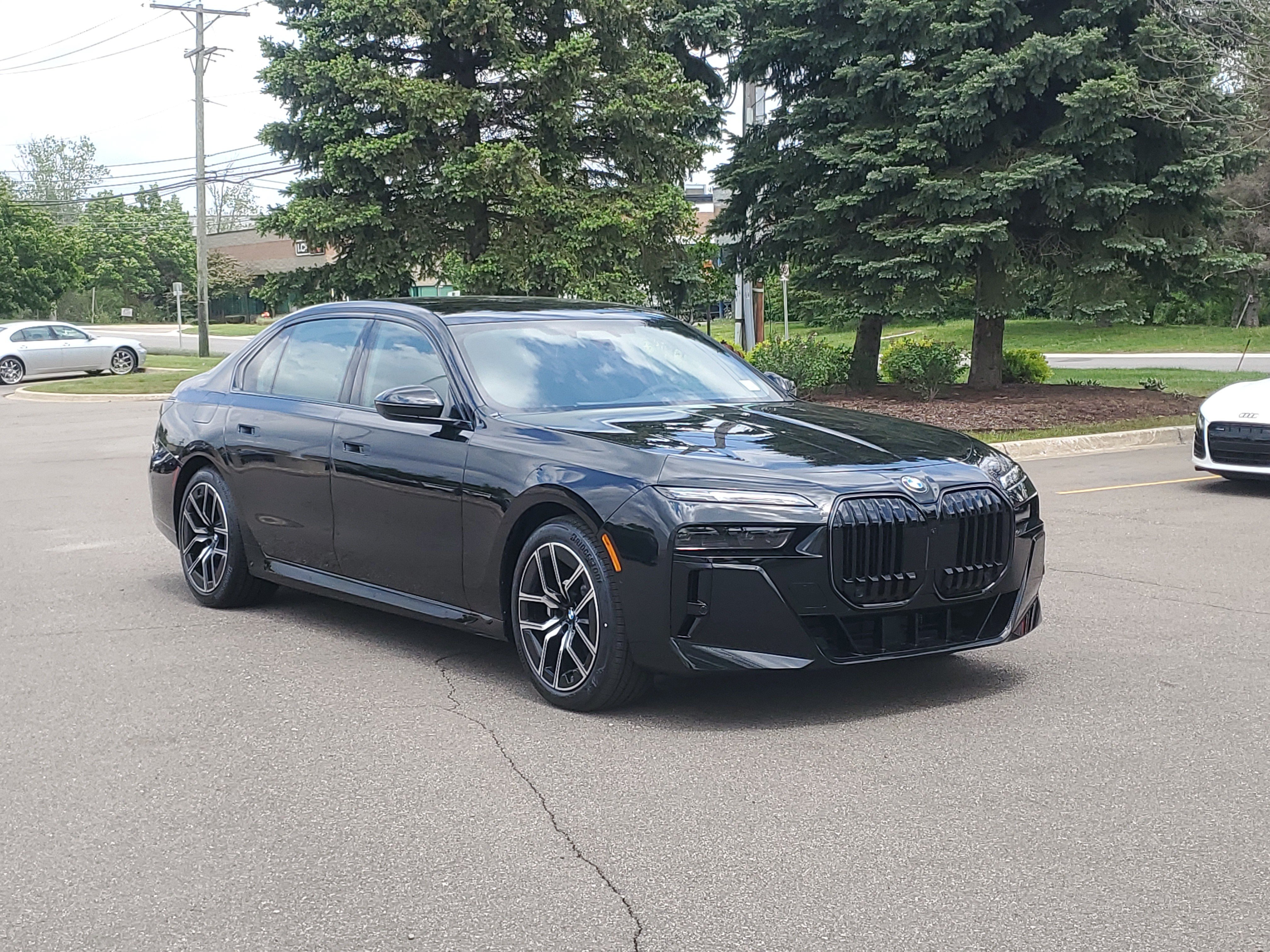 New 2026 BMW 760i xDrive w/ Executive Package AWD/4WD image 4