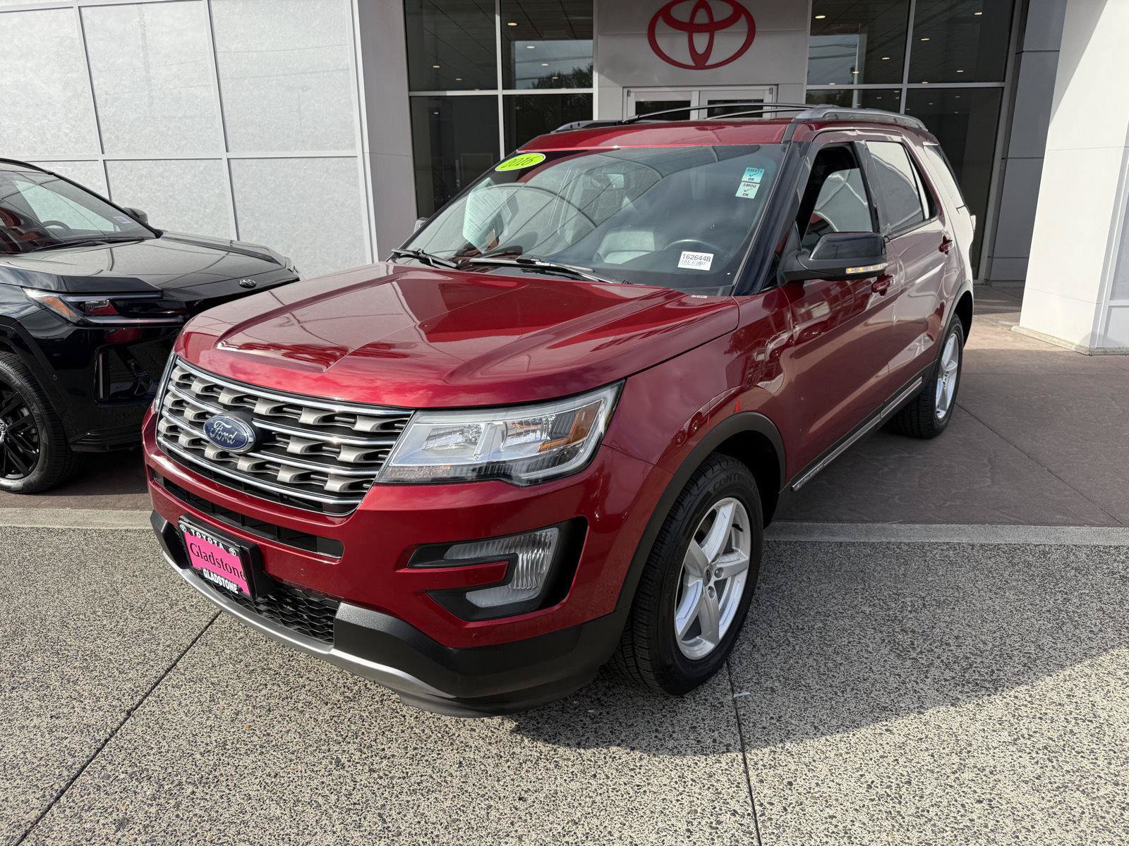 Used 2016 Ford Explorer XLT w/ Equipment Group 202A AWD/4WD image 2