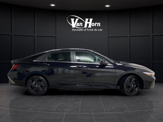 New 2026 Hyundai Elantra SEL Sport image 2