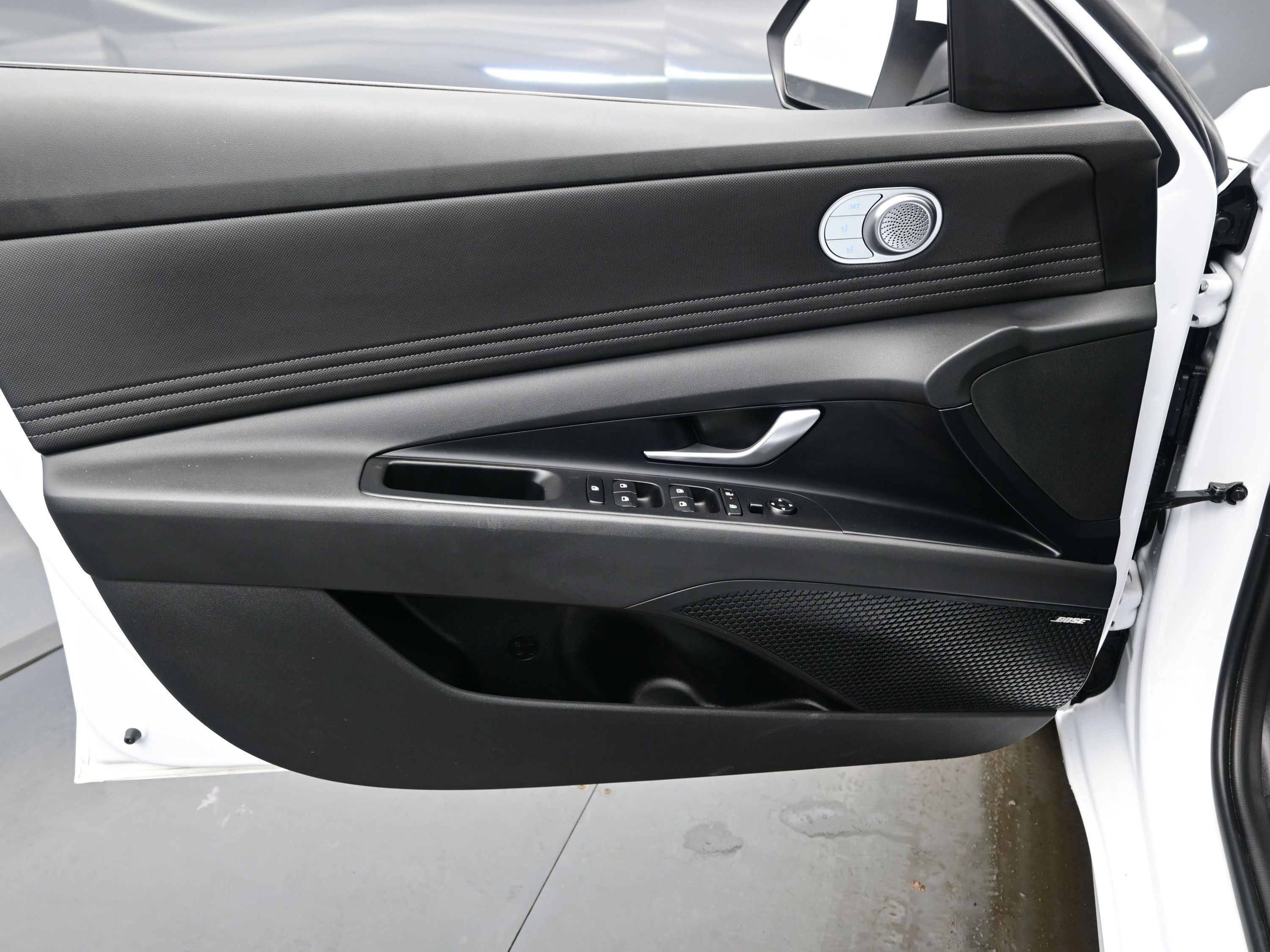 Certified 2025 Hyundai Elantra Limited image 9