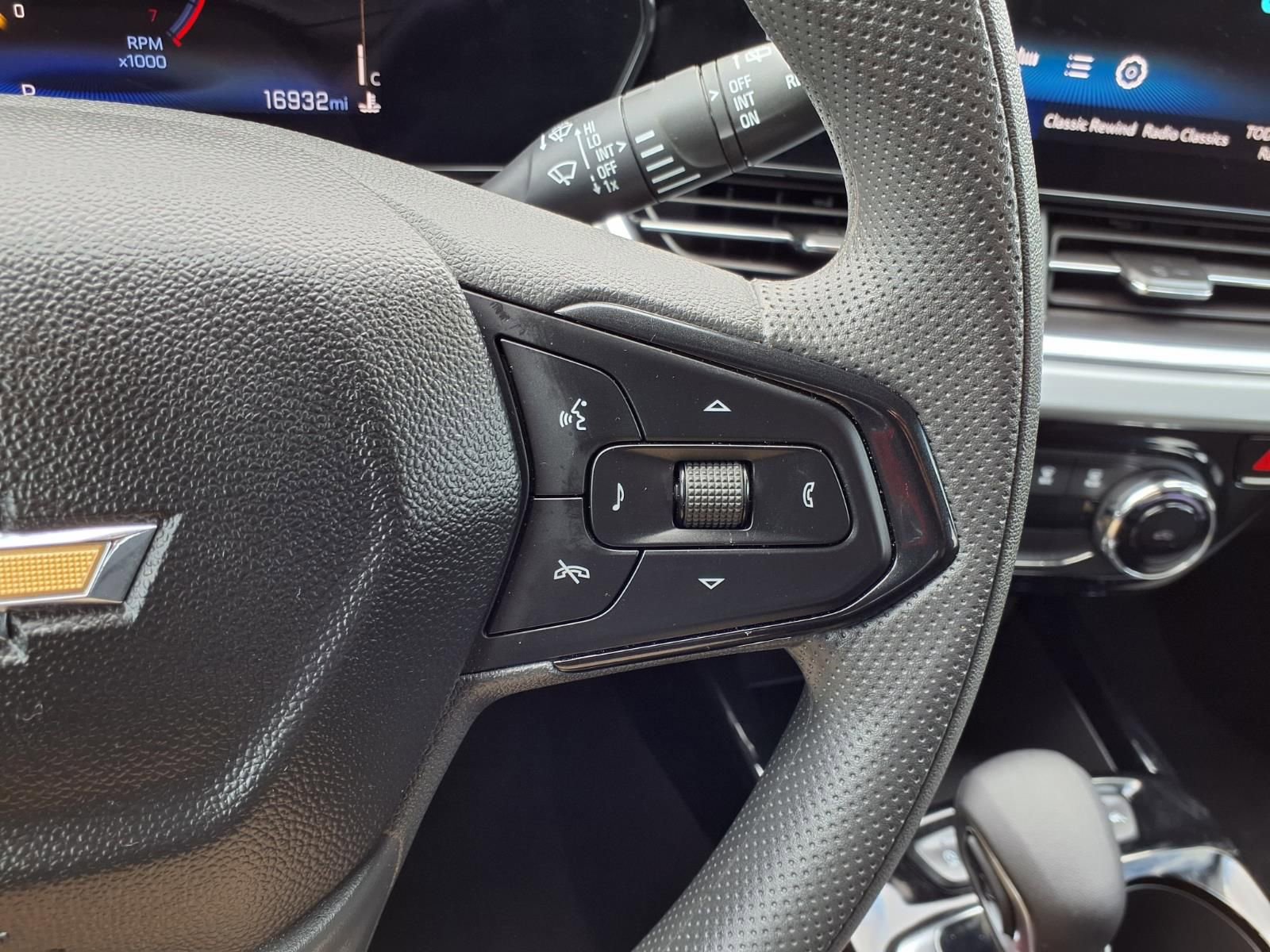 Used 2025 Chevrolet Trax LT FWD image 16