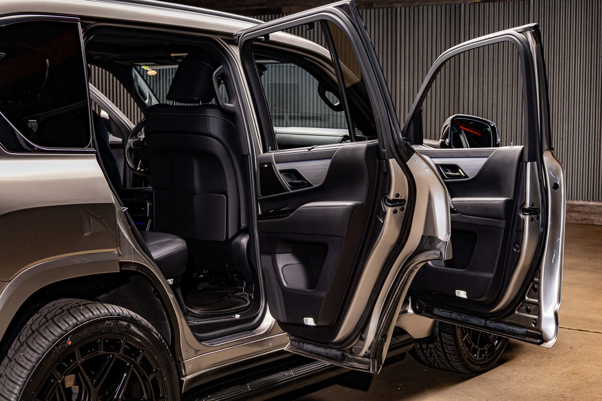 Used 2022 Lexus LX 600 F Sport w/ Accessory Package (Z1) image 32