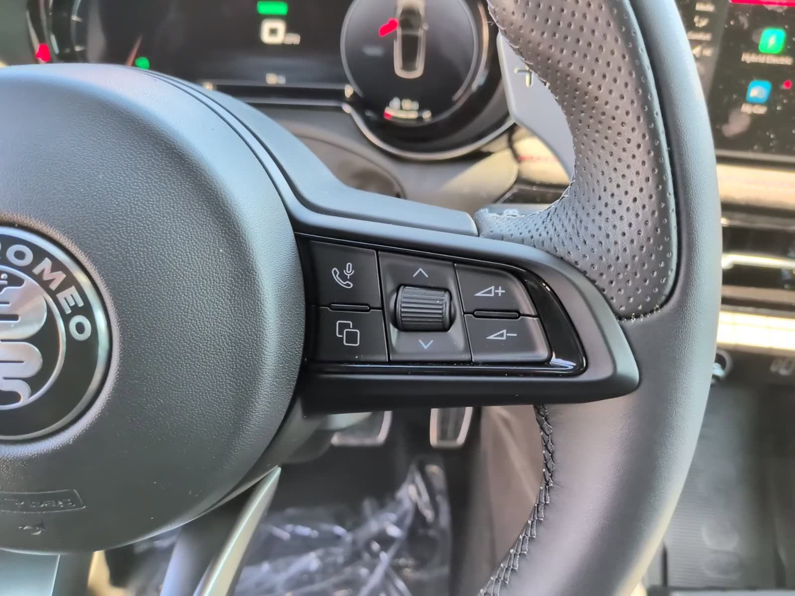 Used 2024 Alfa Romeo Tonale Veloce w/ Active Assist Package image 25