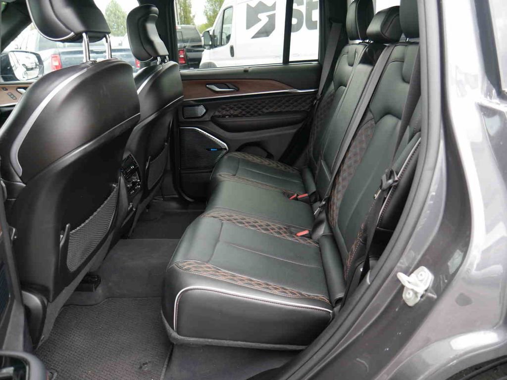 Used 2023 Jeep Grand Cherokee Summit w/ Adv Protech Group IV AWD/4WD image 13