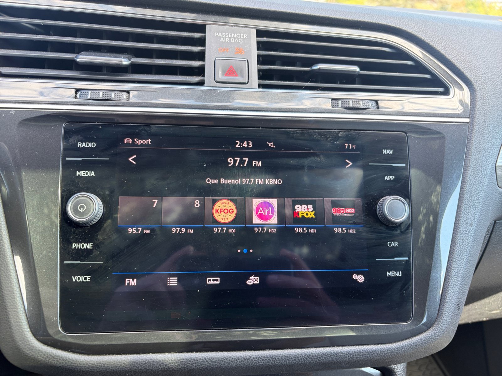 Used 2018 Volkswagen Tiguan SEL w/ R-Line Package AWD/4WD image 22