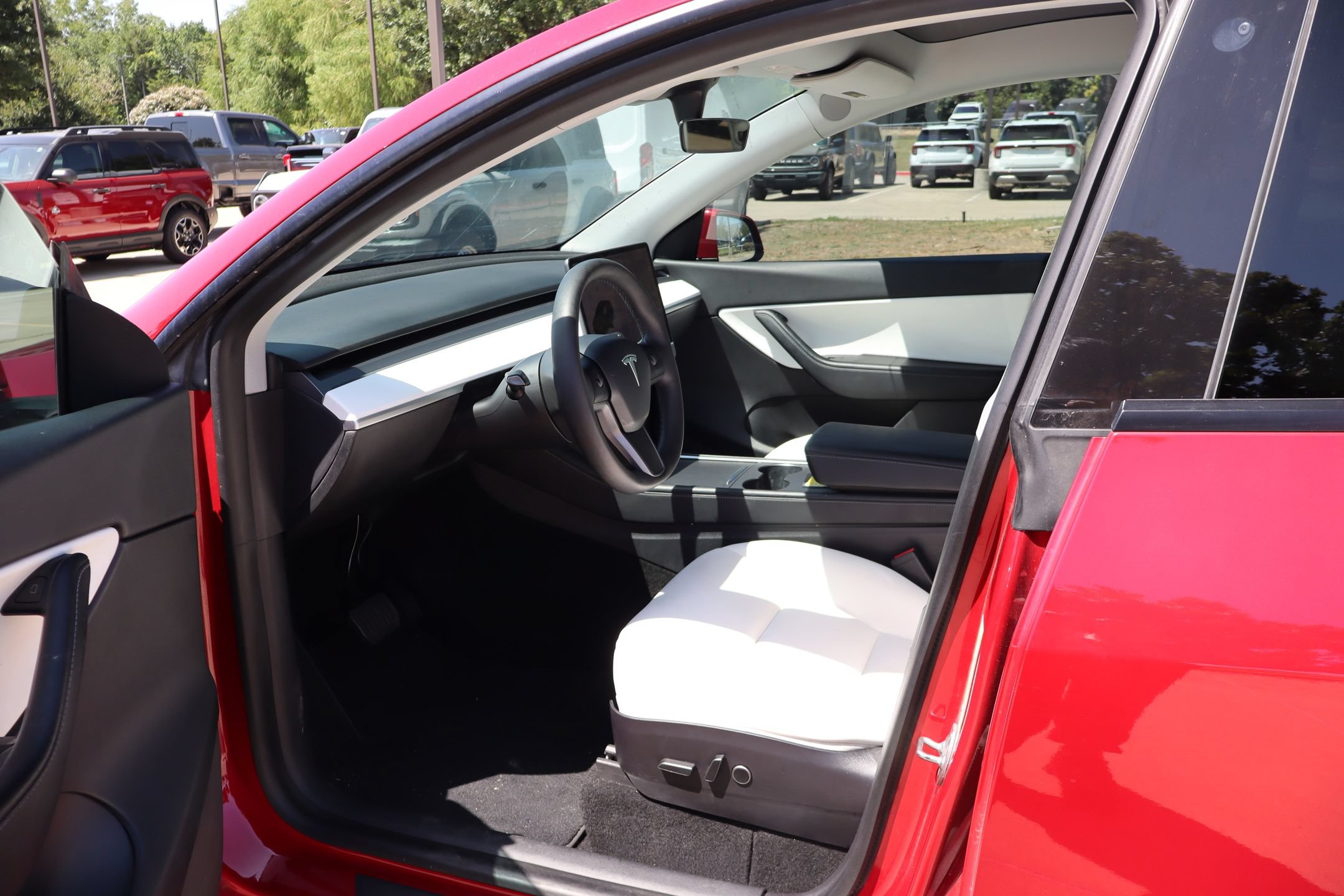 Used 2021 Tesla Model Y Long Range AWD/4WD image 22