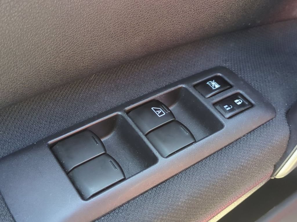 Used 2010 Nissan Rogue SL w/ Moonroof Pkg AWD/4WD image 12