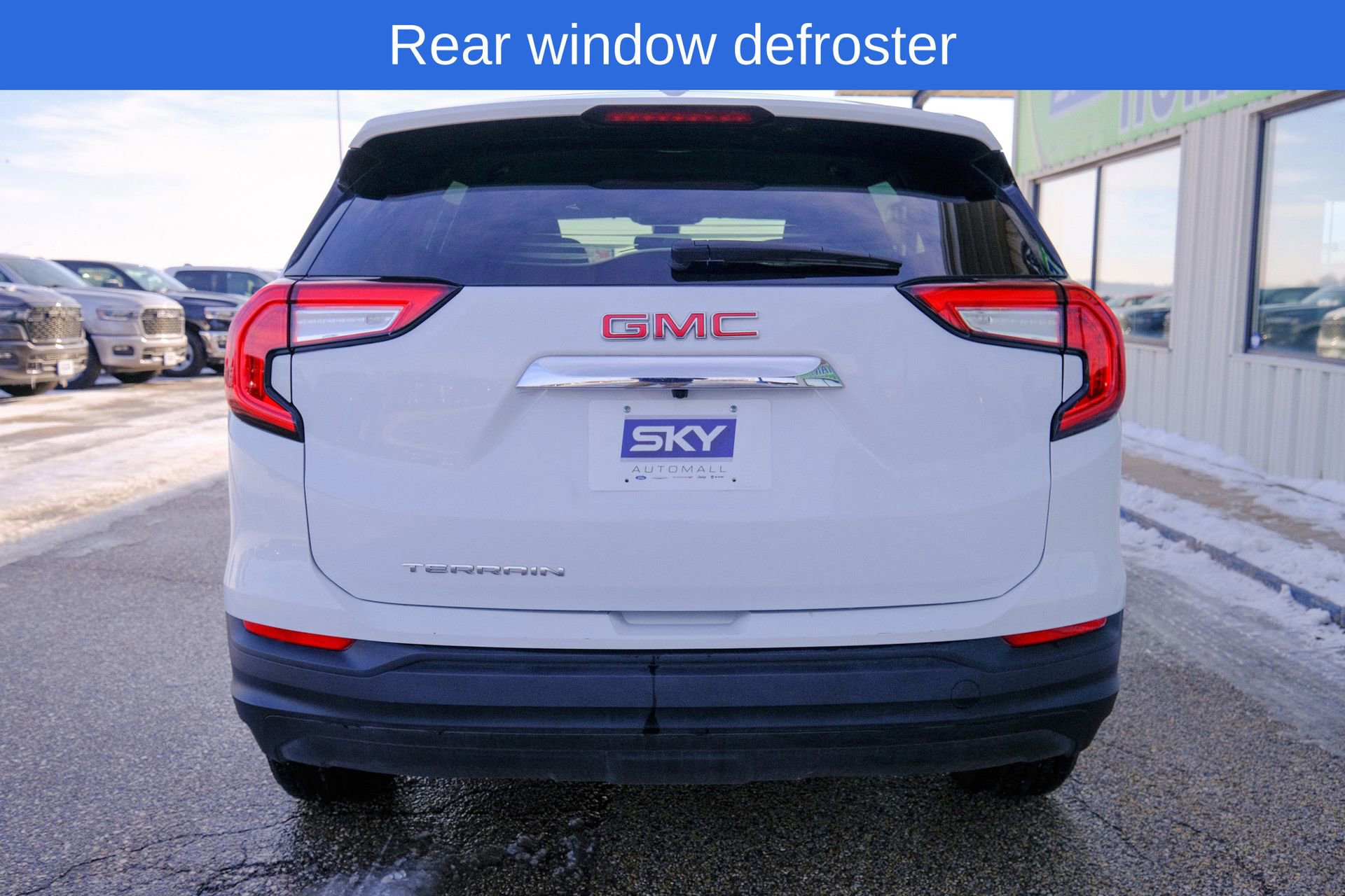 Used 2024 GMC Terrain SLE image 7