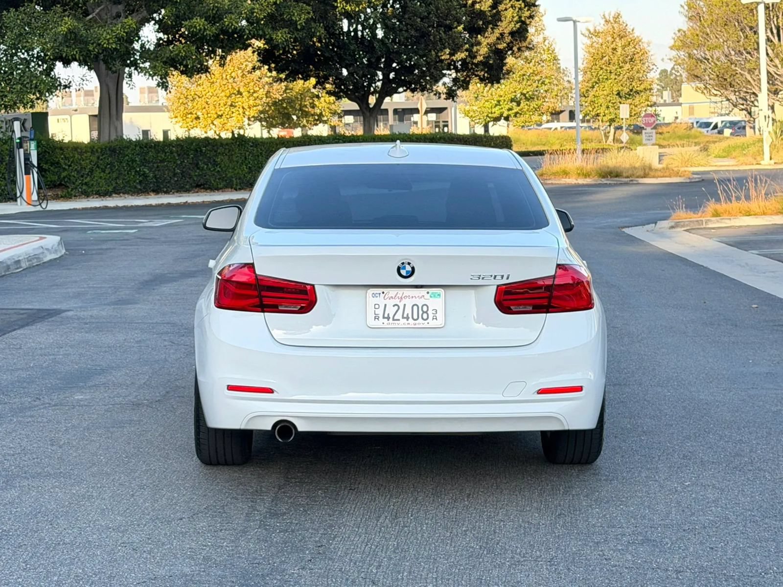 Used 2018 BMW 320i Sedan RWD image 5