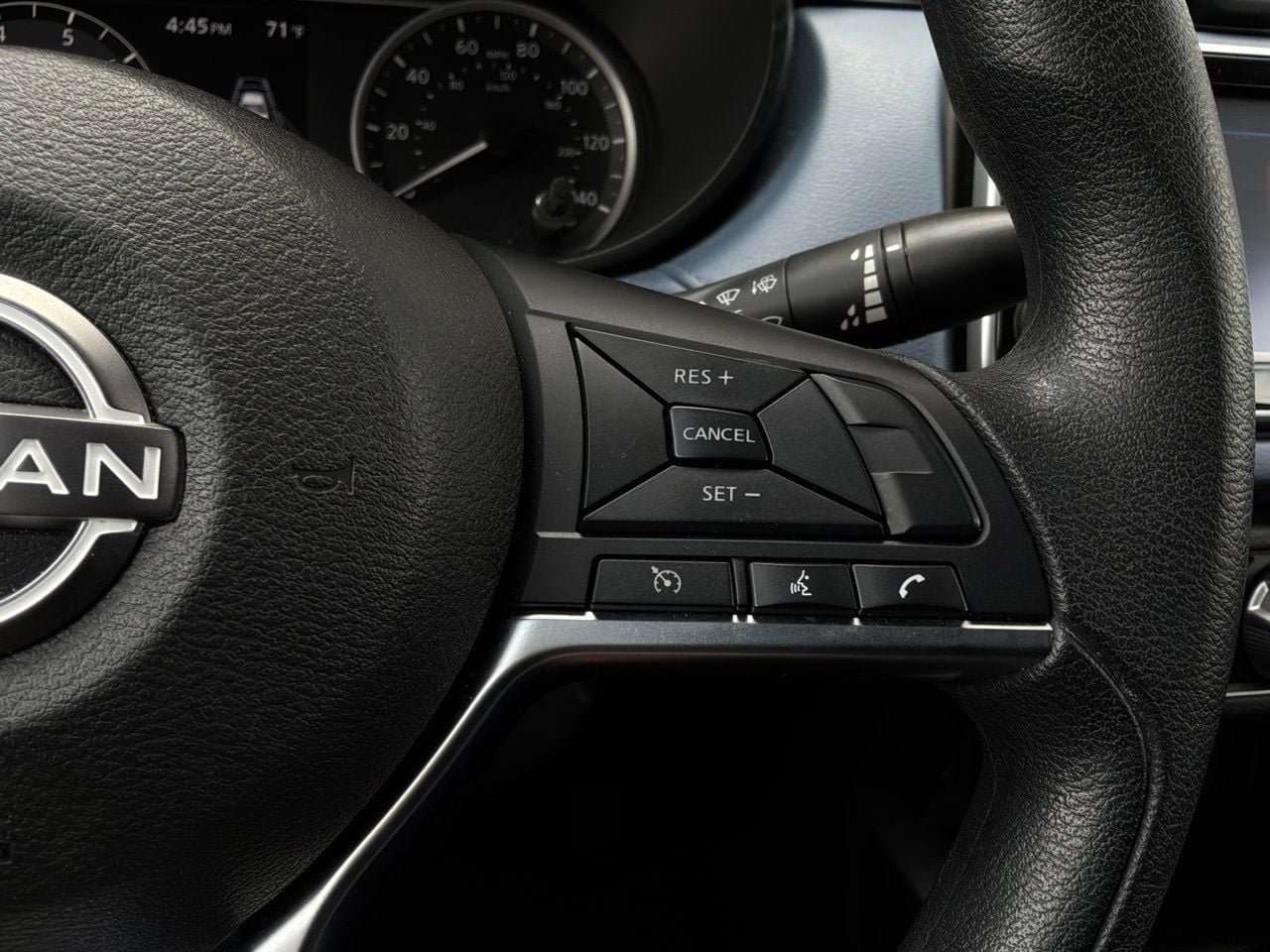 Used 2025 Nissan Versa SV FWD image 30