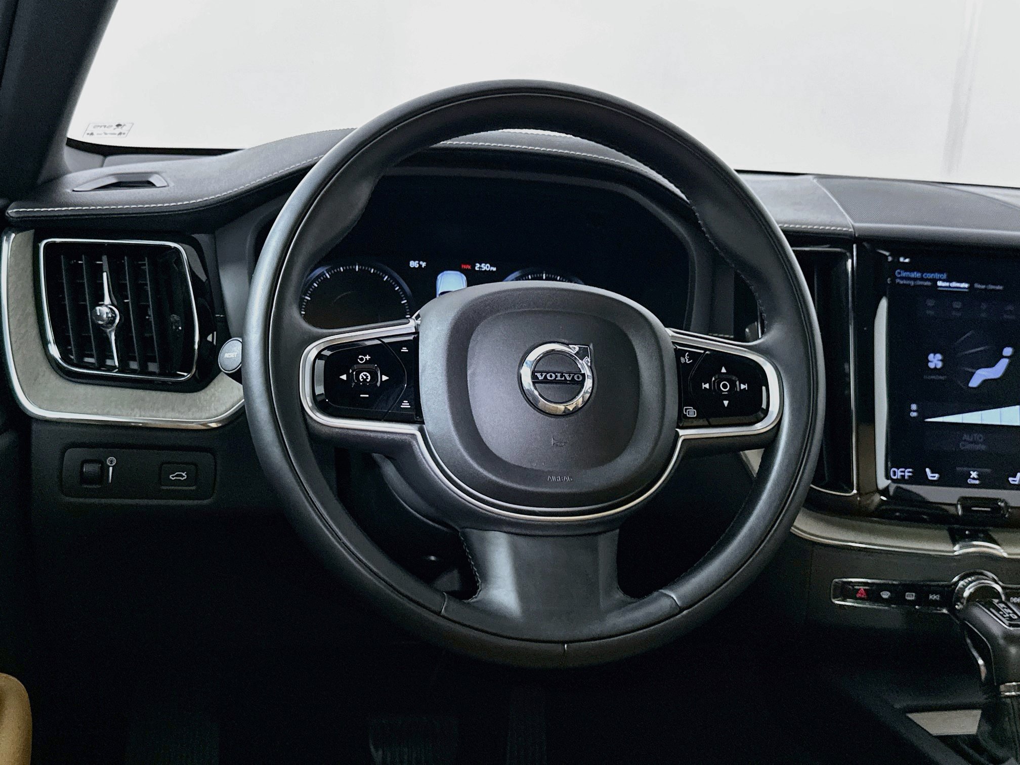 Used 2018 Volvo XC60 T5 Inscription w/ Convenience Package AWD/4WD image 18