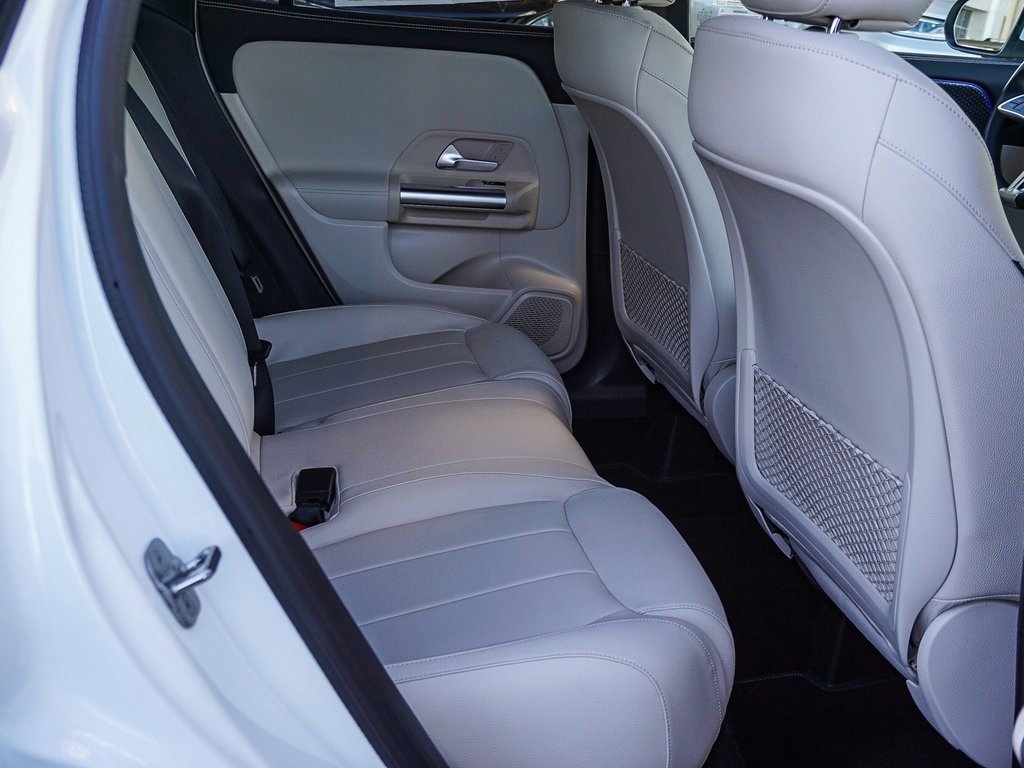 Used 2025 Mercedes-Benz GLA 250 image 14