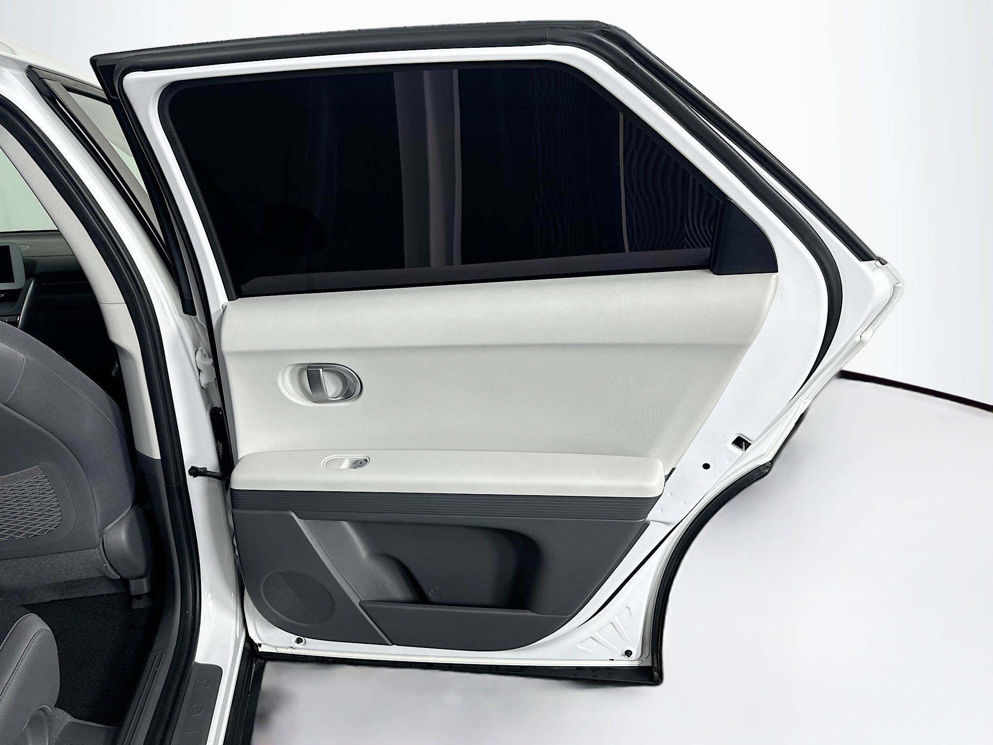 Used 2024 Hyundai Ioniq 5 SE image 29