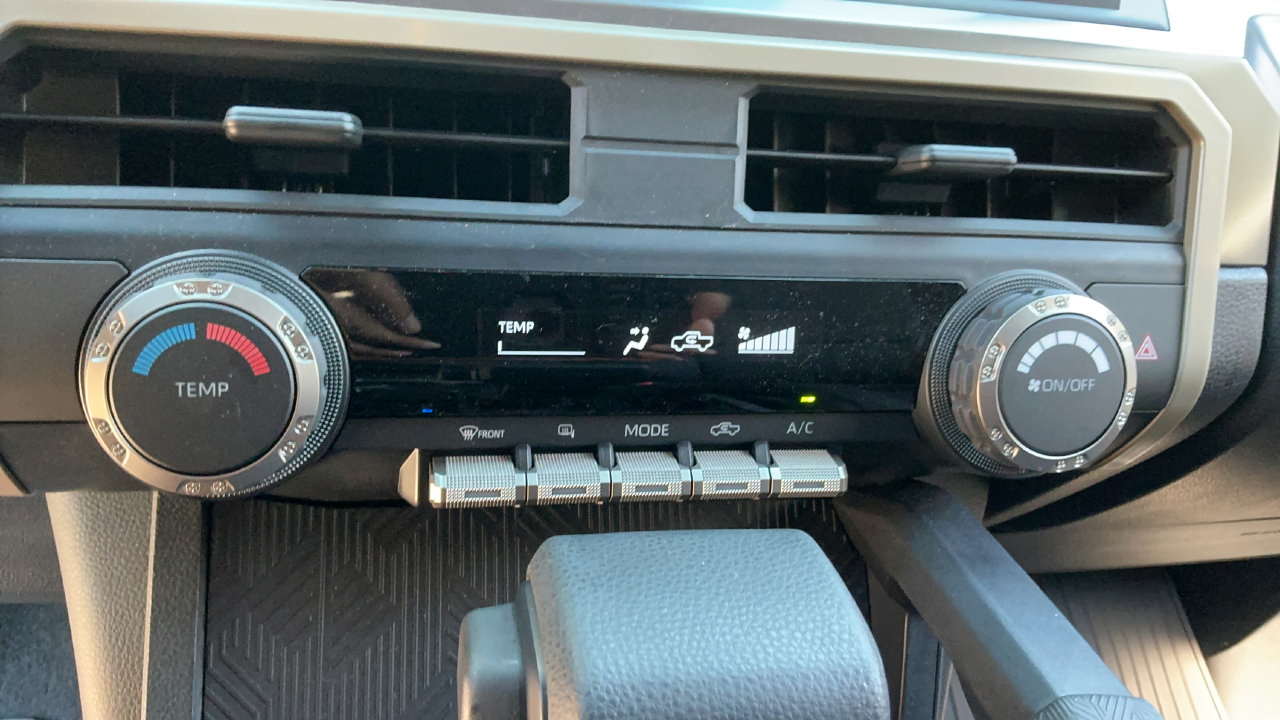 Used 2025 Toyota Tacoma SR5 AWD/4WD image 15