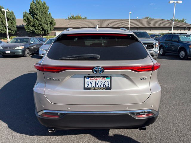 Used 2023 Toyota Venza XLE AWD/4WD image 4