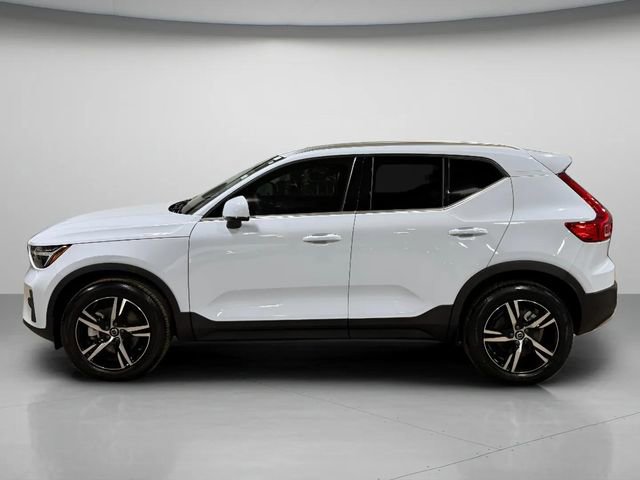 Used 2025 Volvo XC40 B5 Core AWD/4WD image 7