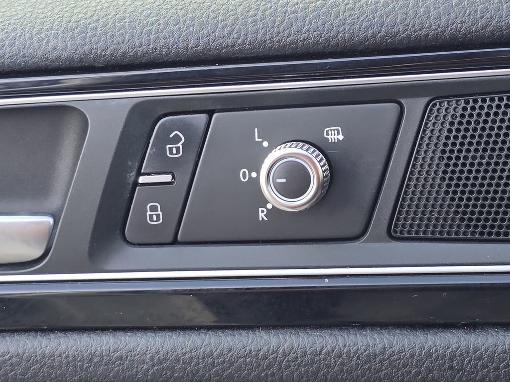 Used 2017 Volkswagen Touareg Wolfsburg Edition image 24