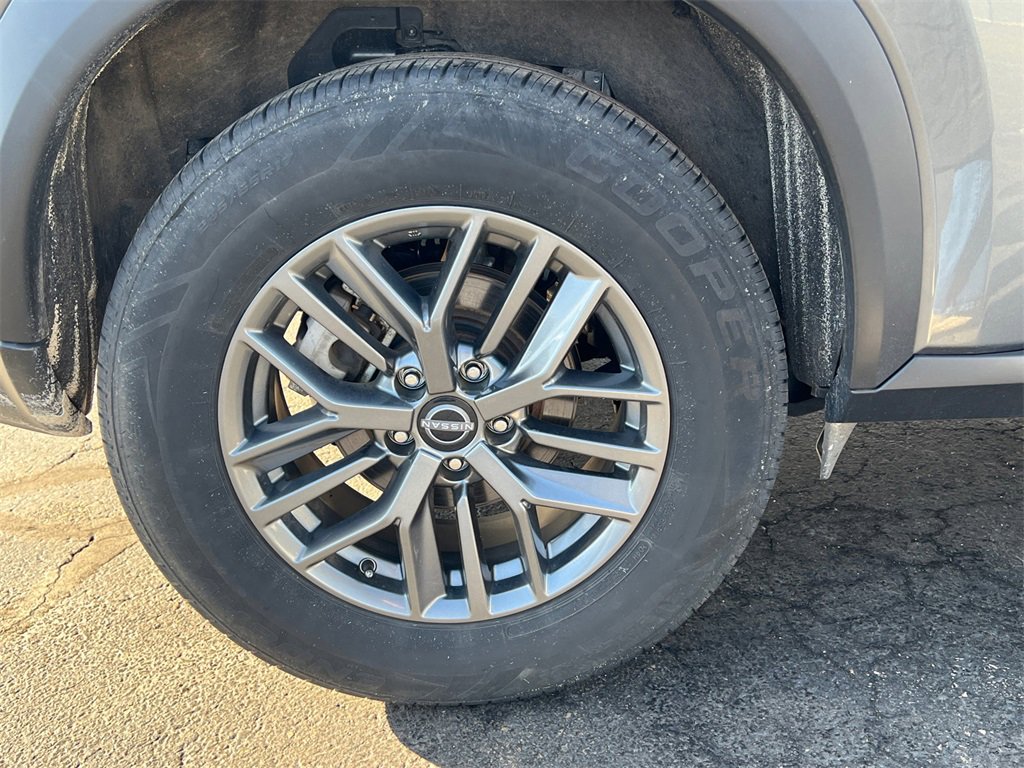 Used 2023 Nissan Rogue S image 32